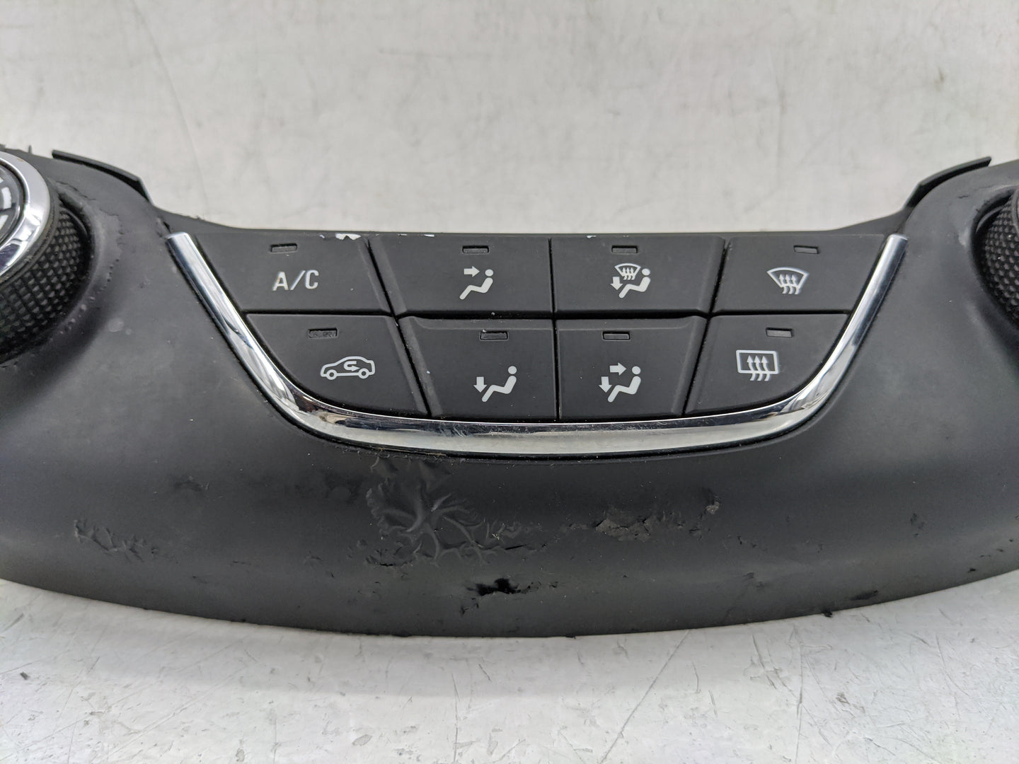 2018 Chevrolet Cruze Climate Control Module Temperature AC/Heater Replacement P/N:39028880 Fits OEM Used Auto Parts - Oemuse
