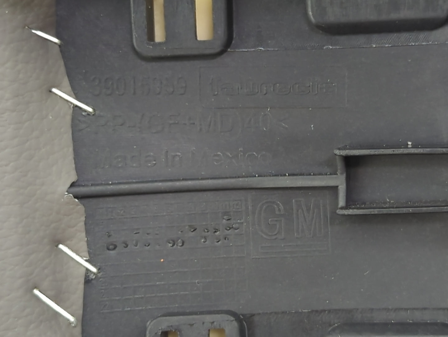 2018 Chevrolet Cruze Center Console Armrest Cover Lid Fits OEM Used Auto Parts - Oemusedautoparts1.com