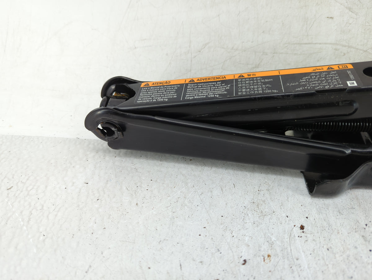 2018 Chevrolet Cruze Spare Scissor Car Jack - Oemusedautoparts1.com