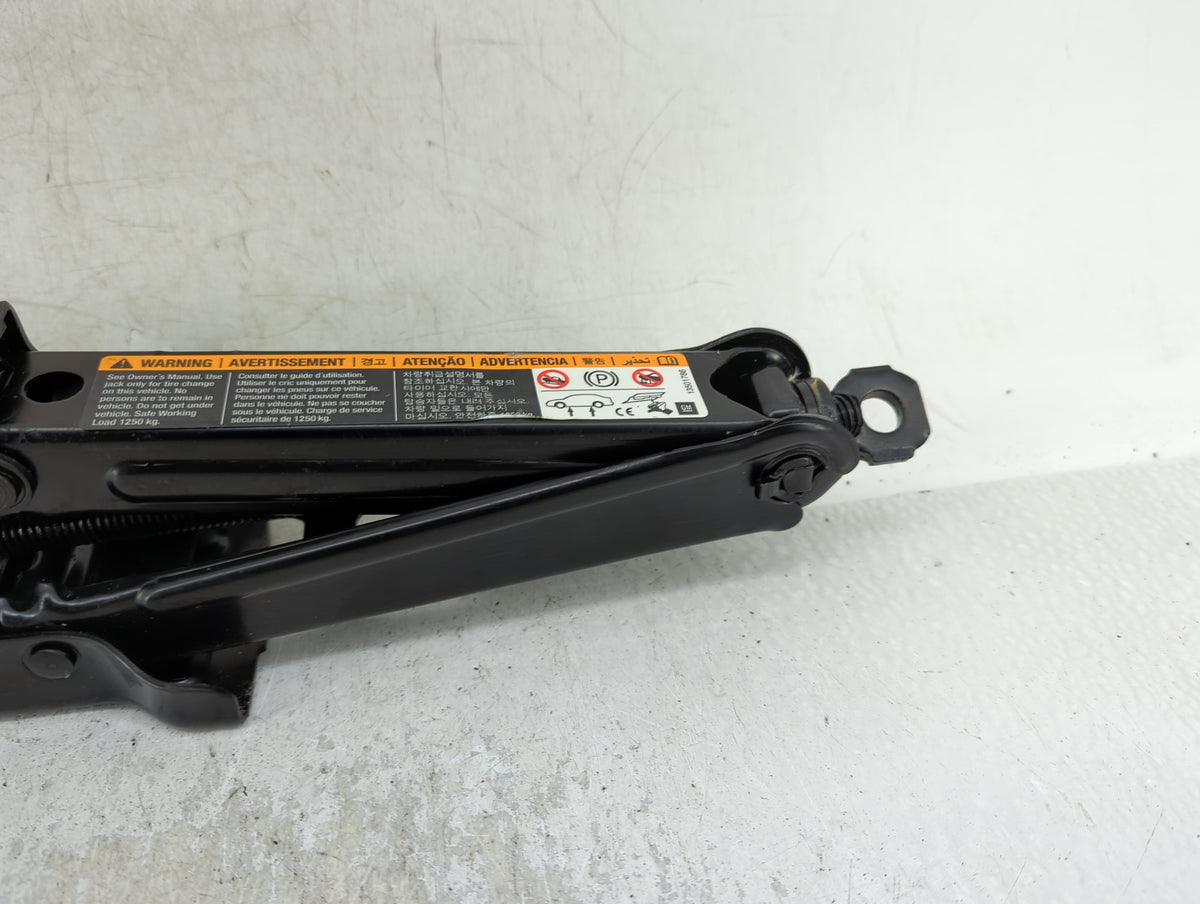 2018 Chevrolet Cruze Spare Scissor Car Jack - Oemusedautoparts1.com