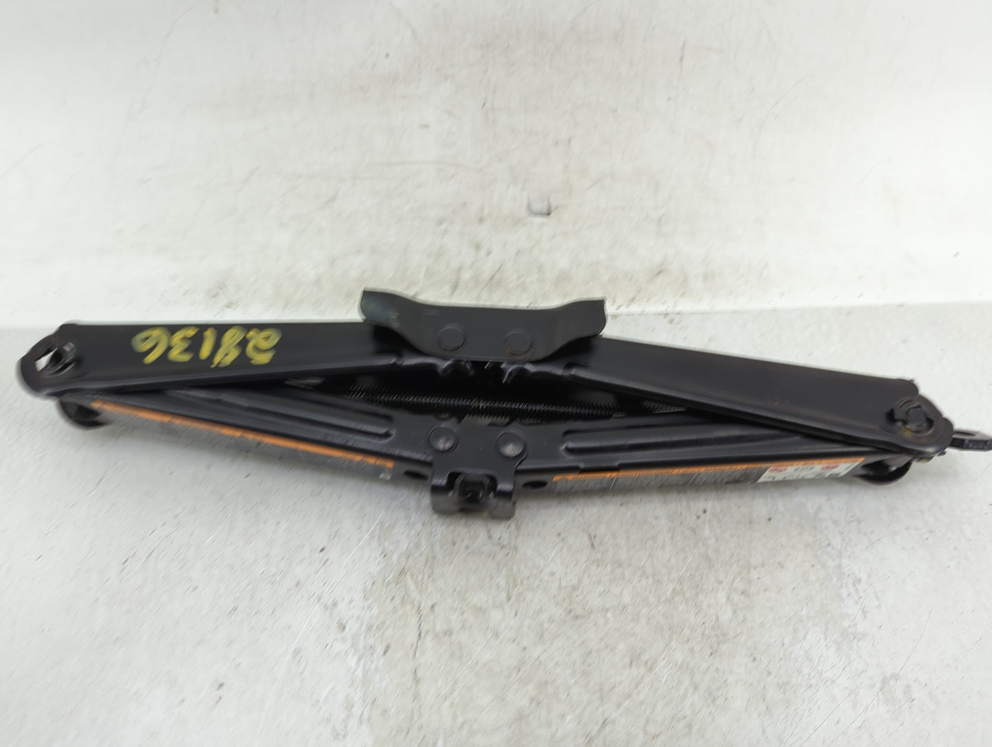 2018 Chevrolet Cruze Spare Scissor Car Jack - Oemusedautoparts1.com