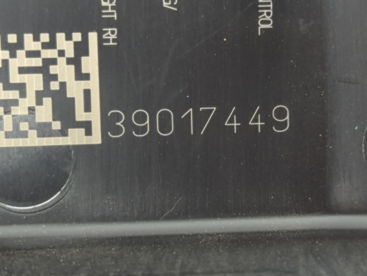 2018 Chevrolet Cruze Fusebox Fuse Box Panel Relay Module P/N:39017449 Fits OEM Used Auto Parts - Oemusedautoparts1.com