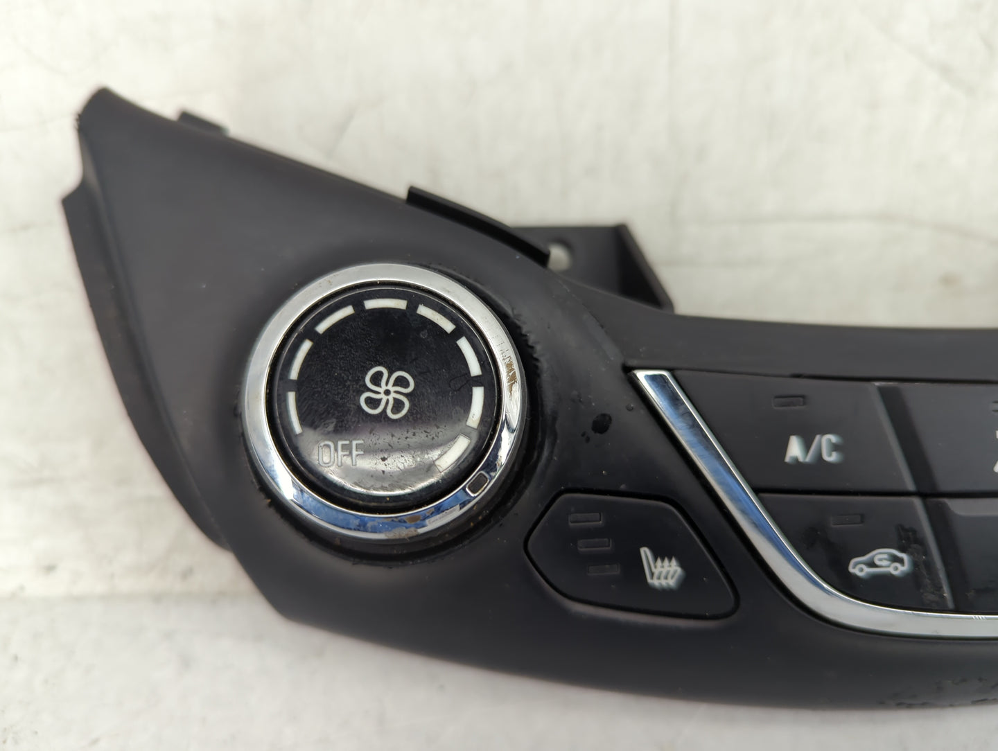 2016-2018 Chevrolet Cruze Climate Control Module Temperature AC/Heater Replacement P/N:39028879 7003070200000X Fits OEM Used