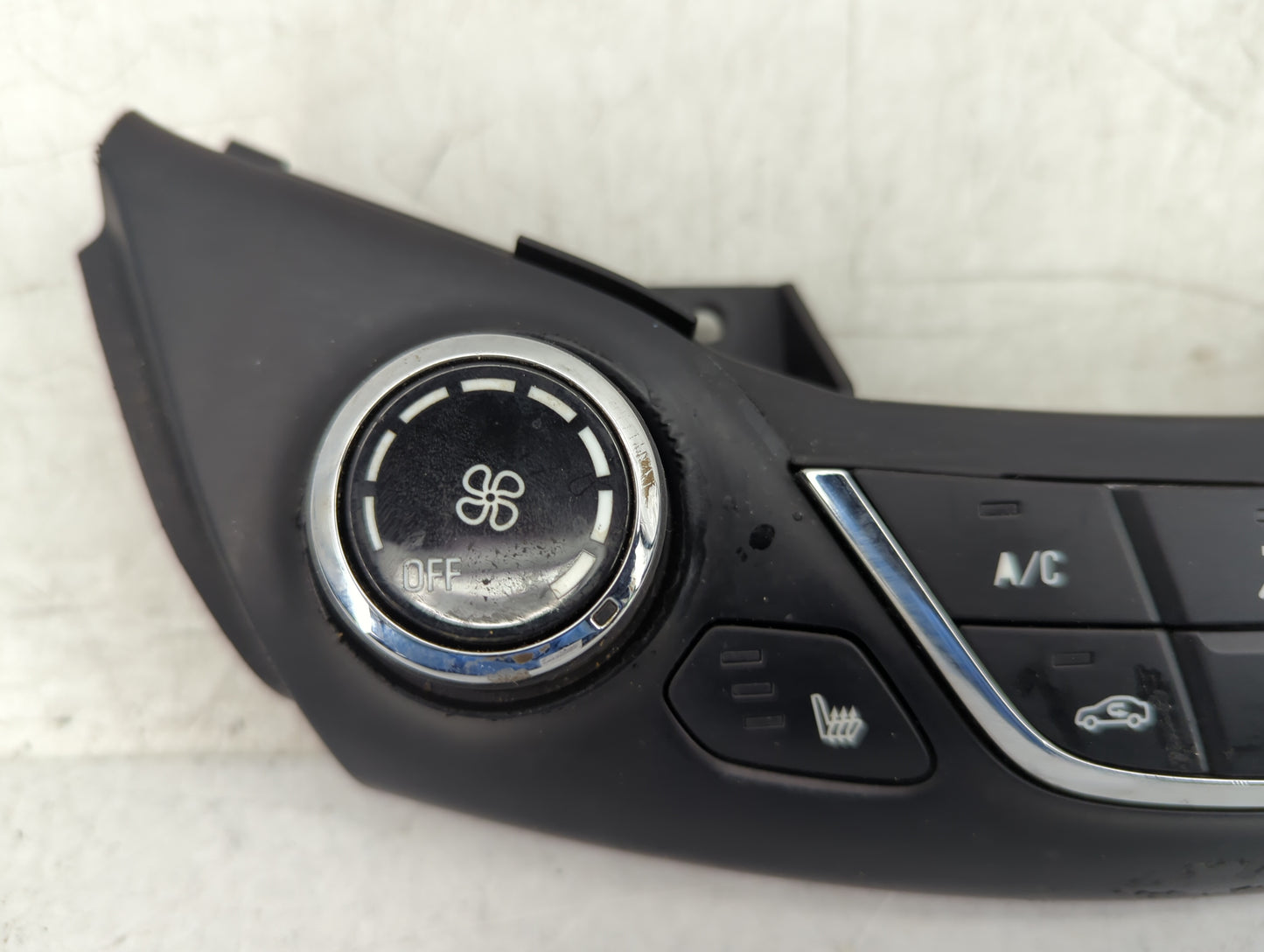 2016-2018 Chevrolet Cruze Climate Control Module Temperature AC/Heater Replacement P/N:39028879 7003070200000X Fits OEM Used