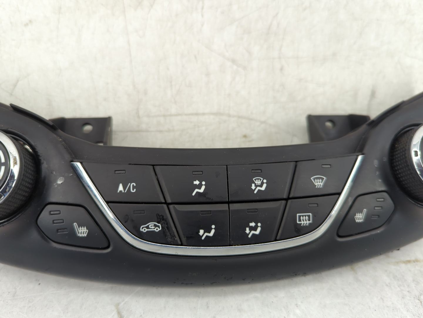 2016-2018 Chevrolet Cruze Climate Control Module Temperature AC/Heater Replacement P/N:39028879 7003070200000X Fits OEM Used