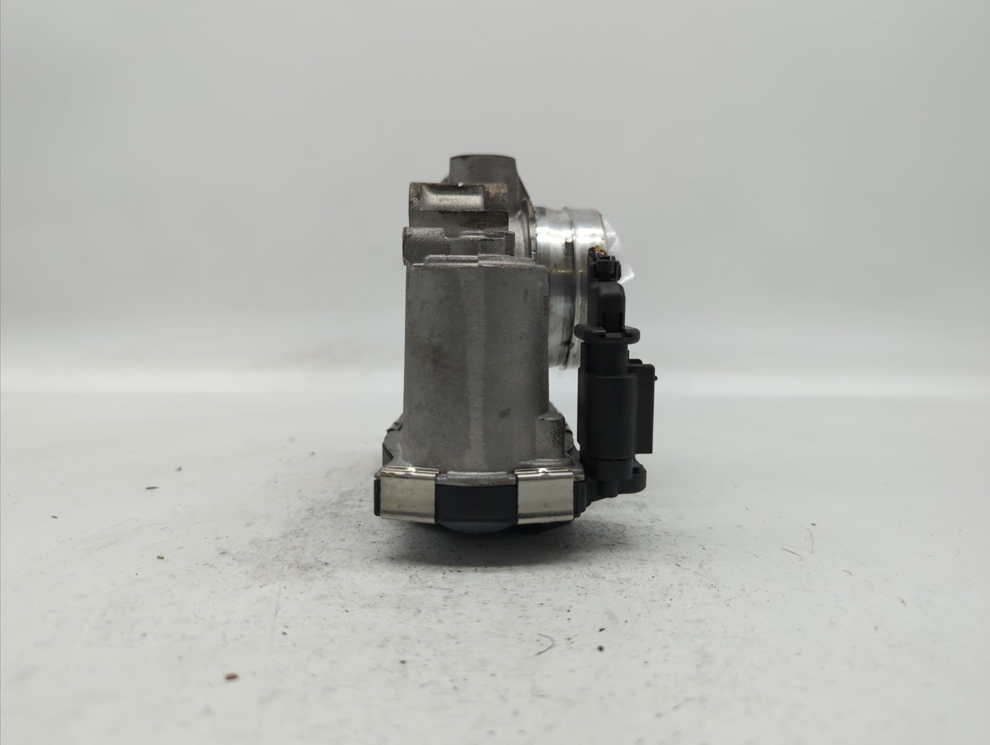 2017-2018 Chevrolet Cruze Throttle Body P/N:12671379AA Fits Fits 2017 2018 OEM Used Auto Parts - Oemusedautoparts1.com