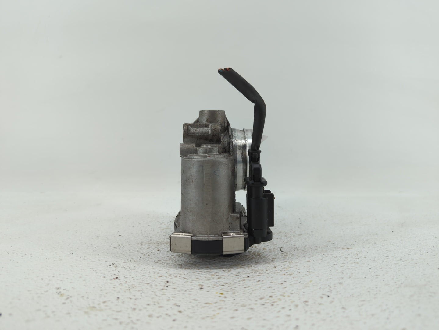 2017-2018 Chevrolet Cruze Throttle Body P/N:12671379AA 52049766 Fits Fits 2017 2018 OEM Used Auto Parts - Oemusedautoparts1.