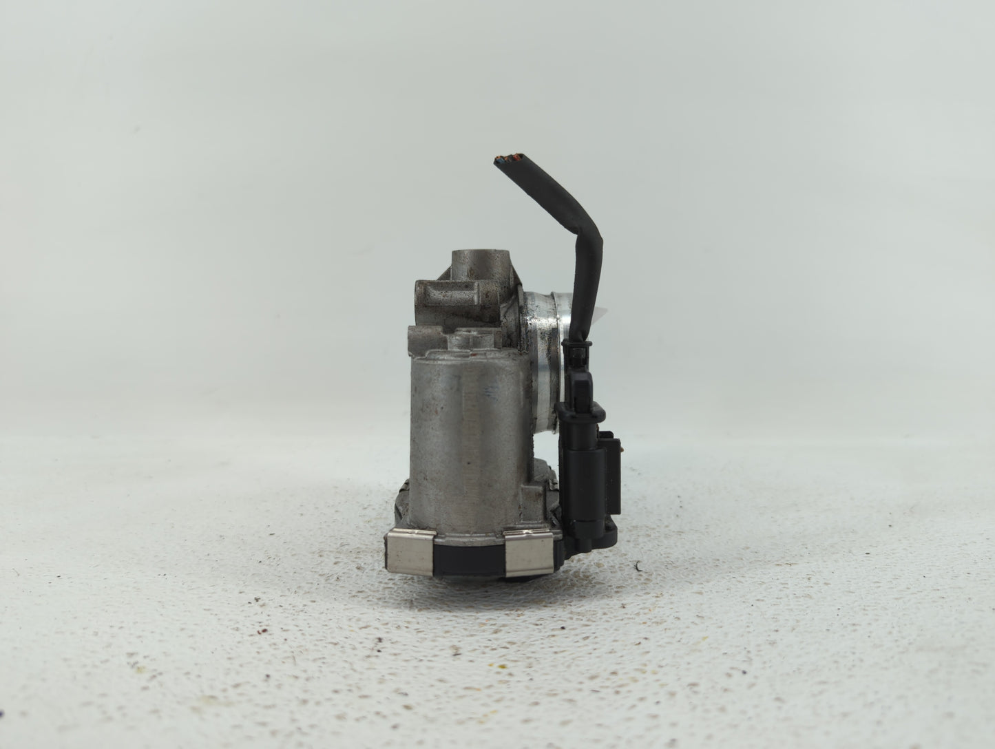 2017-2018 Chevrolet Cruze Throttle Body P/N:12671379AA 52049766 Fits Fits 2017 2018 OEM Used Auto Parts - Oemusedautoparts1.