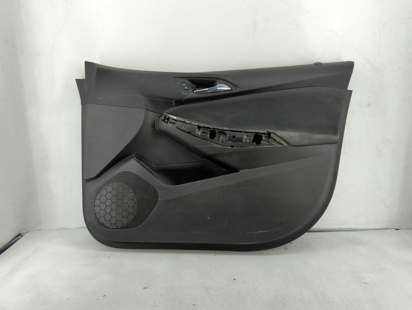 2018 Chevrolet Cruze Front Right Passenger Interior Door Panel Trim Black - Oemusedautoparts1.com