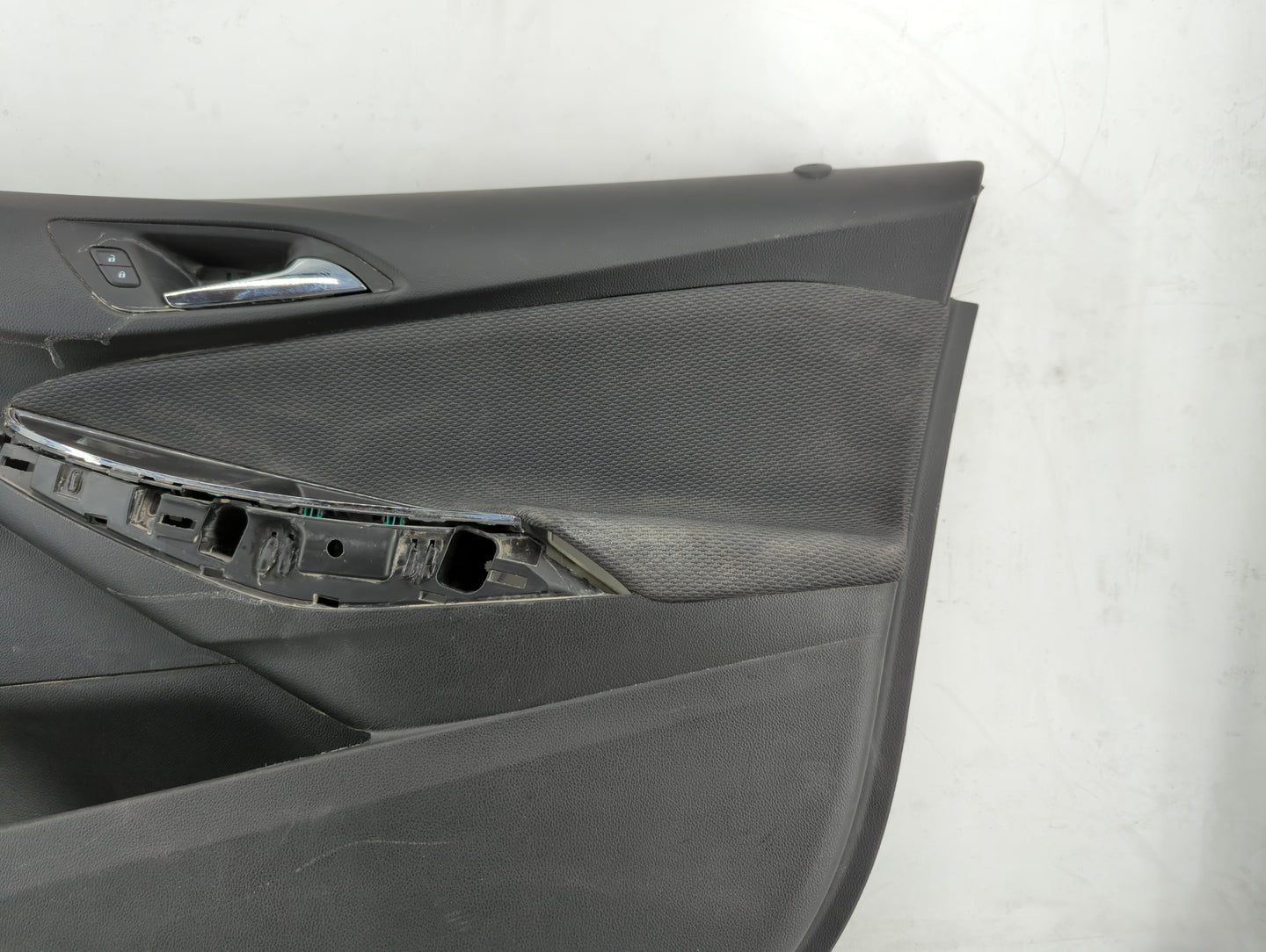 2018 Chevrolet Cruze Front Right Passenger Interior Door Panel Trim Black - Oemusedautoparts1.com