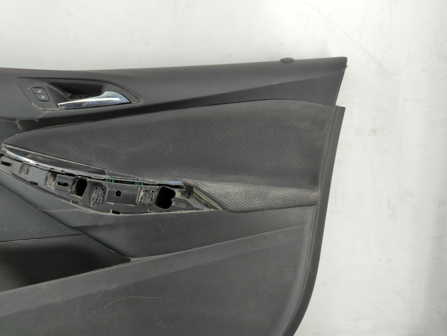 2018 Chevrolet Cruze Front Right Passenger Interior Door Panel Trim Black - Oemusedautoparts1.com