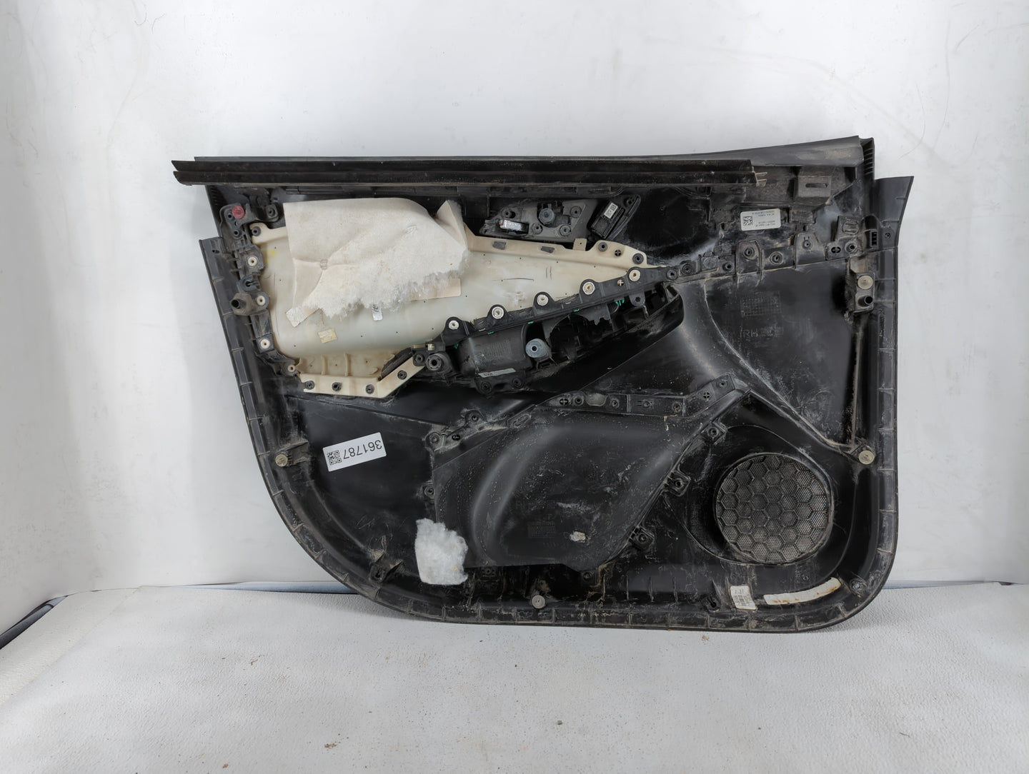 2018 Chevrolet Cruze Front Right Passenger Interior Door Panel Trim Black - Oemusedautoparts1.com