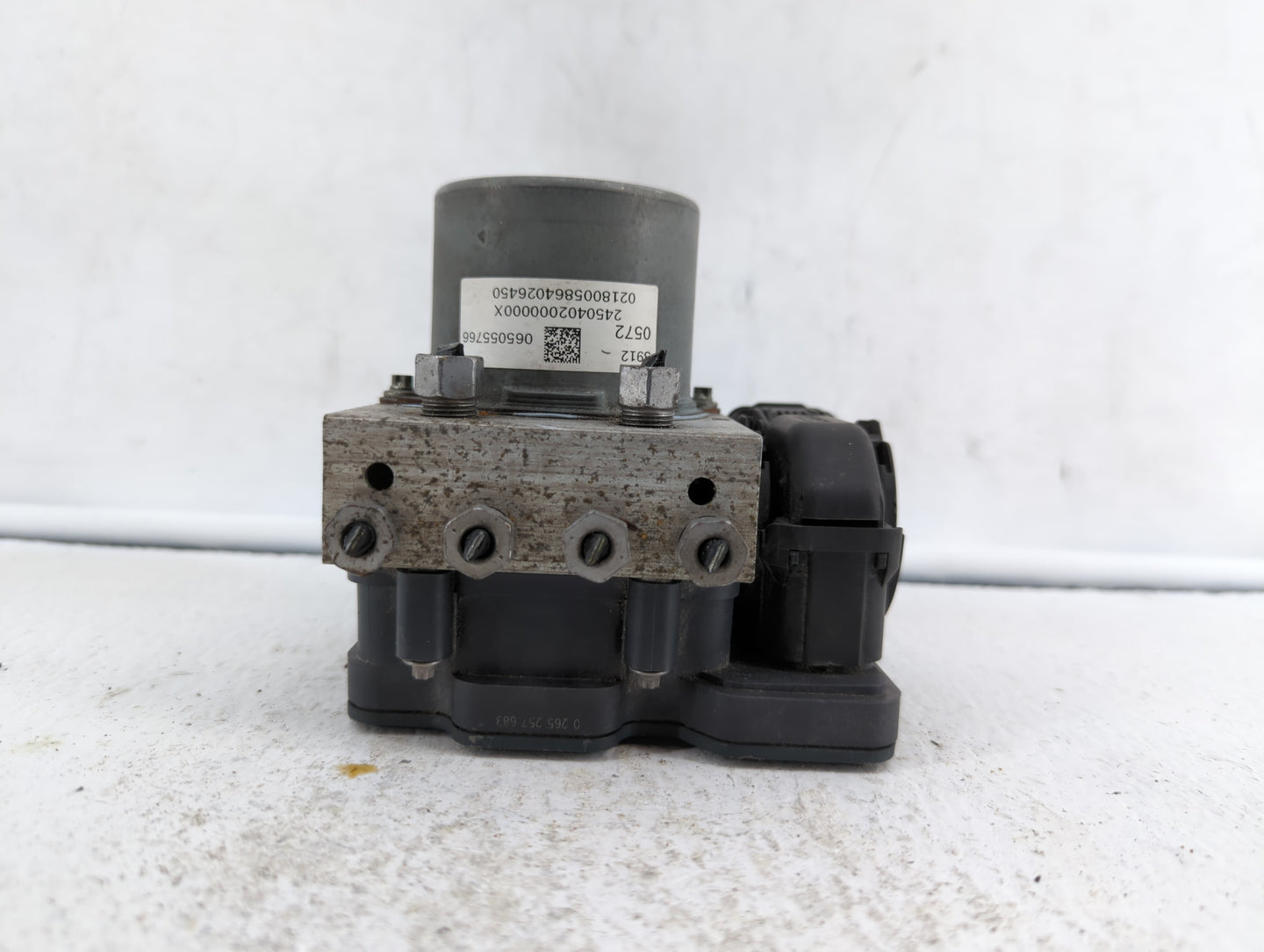 2018 Chevrolet Cruze ABS Pump Control Module Replacement P/N:39120571 065055766, 39120572 Fits OEM Used Auto Parts - Oemused