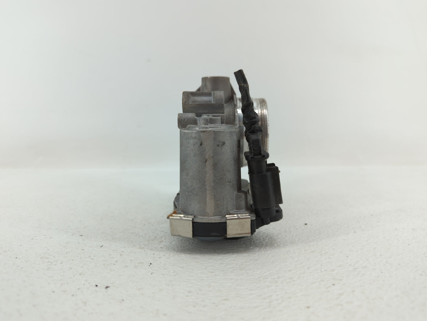 2017-2018 Chevrolet Cruze Throttle Body P/N:12671379AA 52049766 Fits Fits 2017 2018 OEM Used Auto Parts - Oemusedautoparts1.