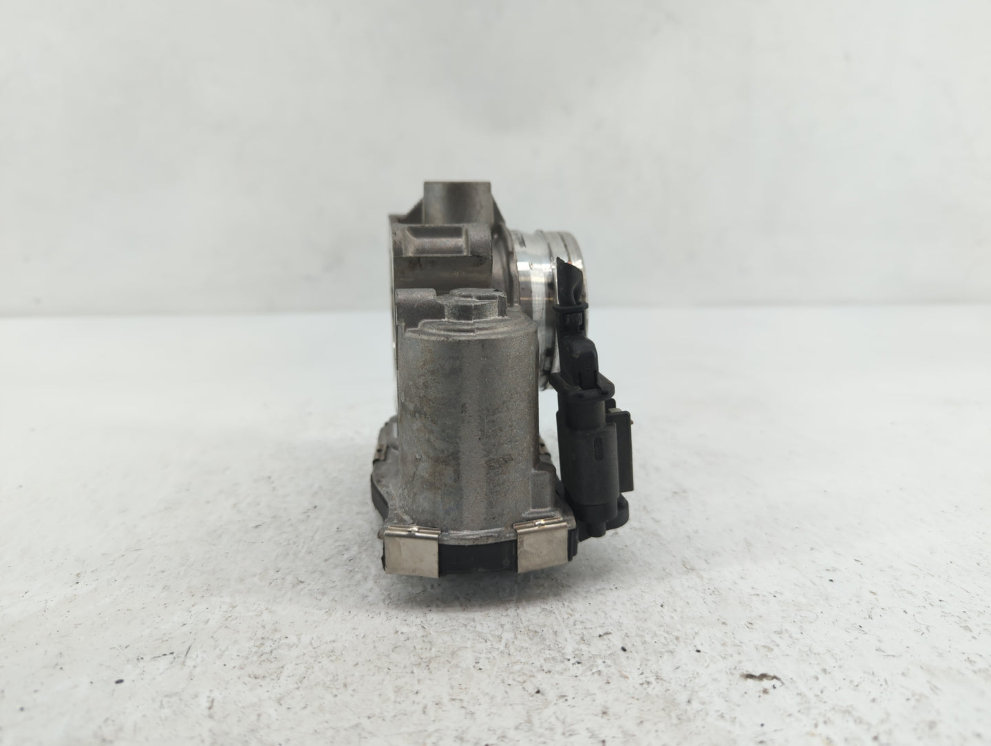 2018 Chevrolet Cruze Throttle Body P/N:12671379AA Fits Fits 2016 2017 2019 OEM Used Auto Parts - Oemusedautoparts1.com