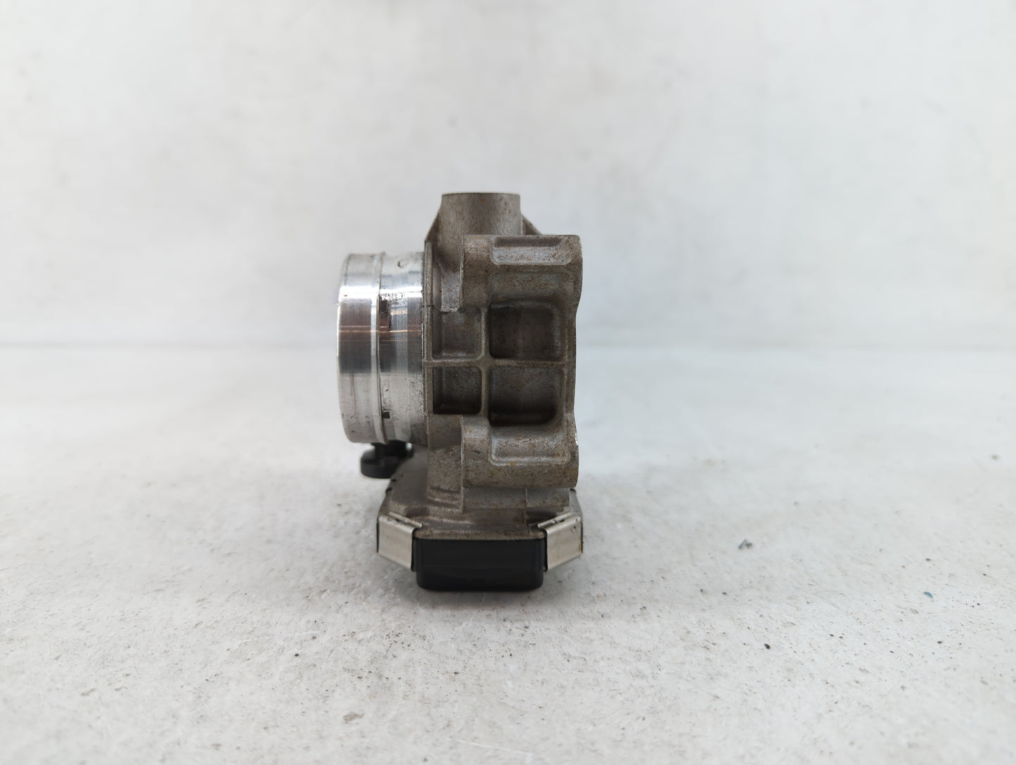 2017-2018 Chevrolet Cruze Throttle Body P/N:12671379AA Fits Fits 2017 2018 OEM Used Auto Parts - Oemusedautoparts1.com