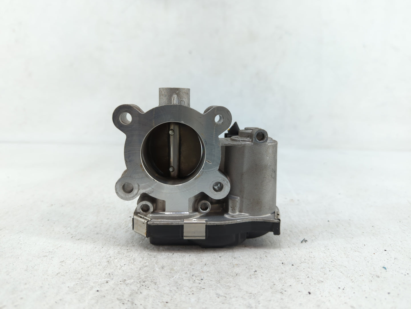 2017-2018 Chevrolet Cruze Throttle Body P/N:12671379AA Fits Fits 2017 2018 OEM Used Auto Parts - Oemusedautoparts1.com