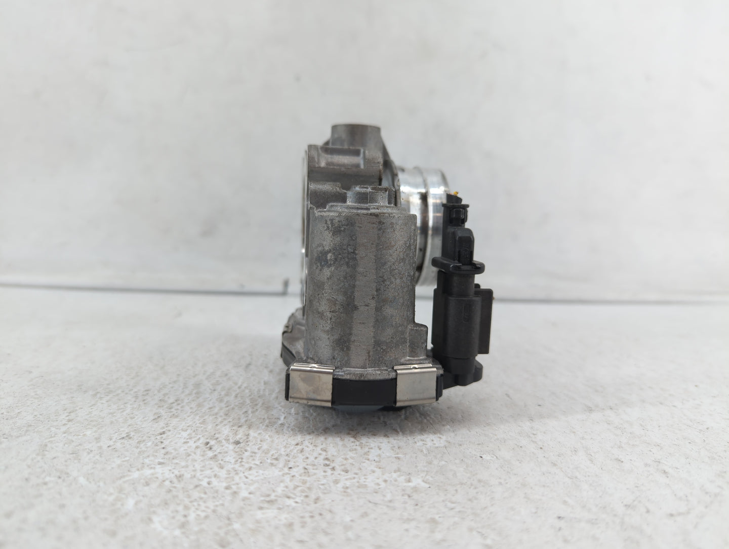 2017-2018 Chevrolet Cruze Throttle Body P/N:12671379AA Fits Fits 2017 2018 OEM Used Auto Parts - Oemusedautoparts1.com
