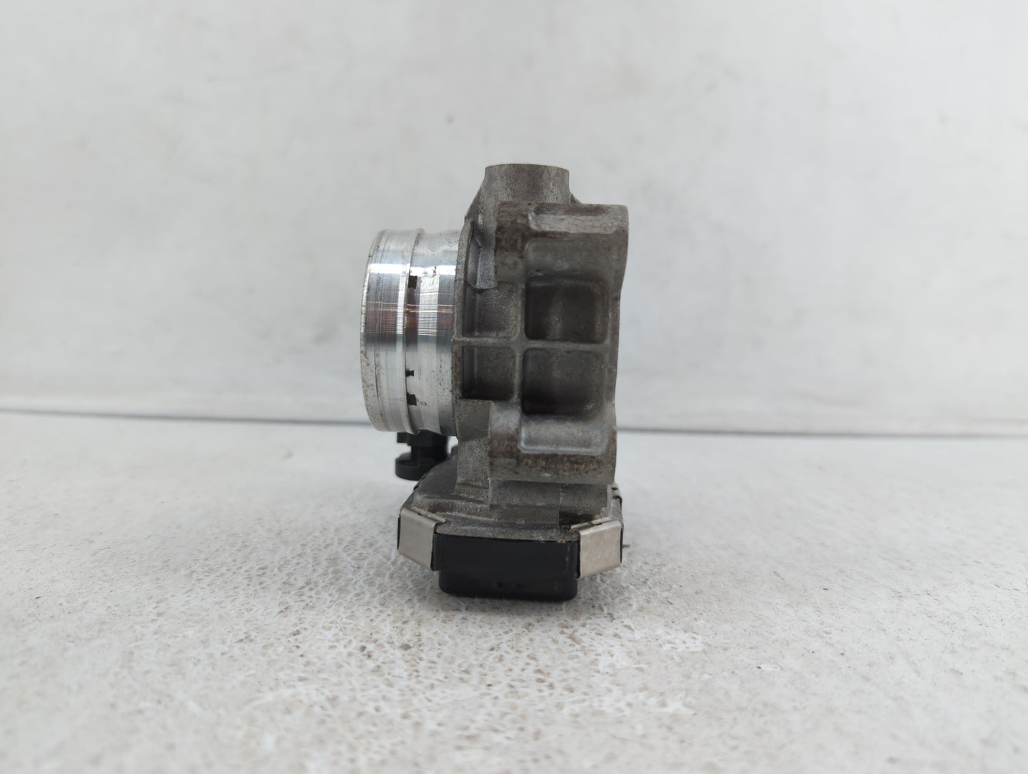 2017-2018 Chevrolet Cruze Throttle Body P/N:12671379AA Fits Fits 2017 2018 OEM Used Auto Parts - Oemusedautoparts1.com