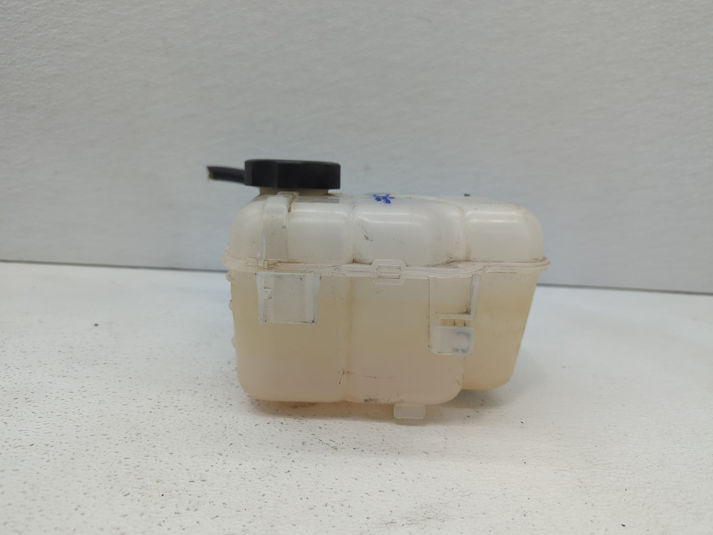 2016-2019 Chevrolet Cruze Radiator Coolant Overflow Expansion Tank Bottle - Oemusedautoparts1.com