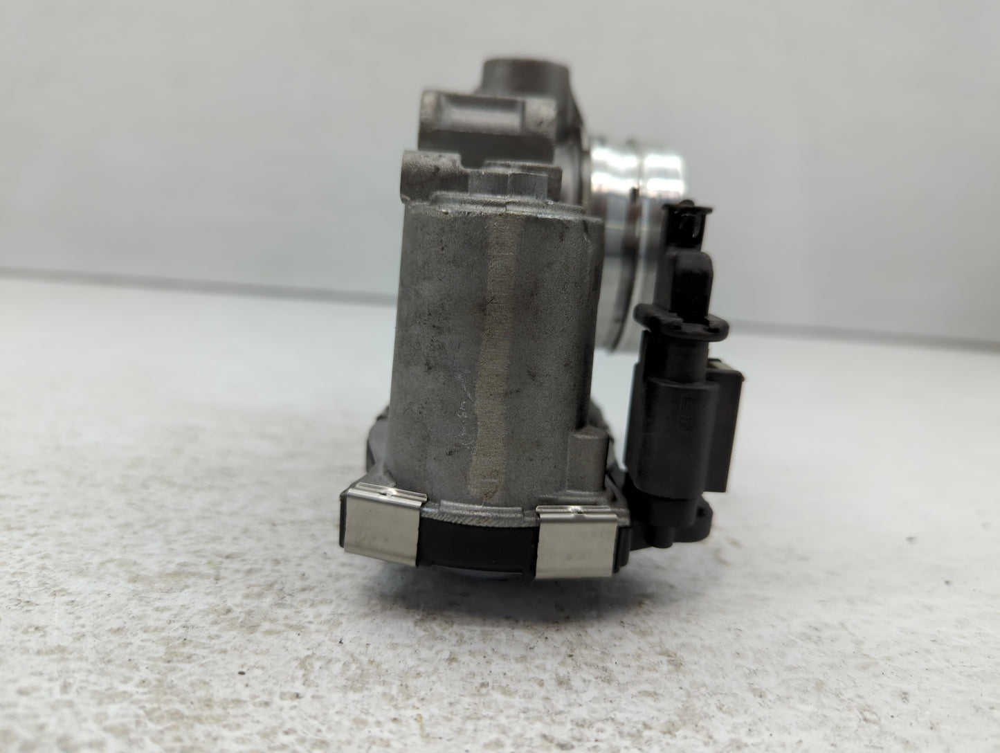2017-2019 Chevrolet Cruze Throttle Body P/N:12671379AA Fits Fits 2016 2017 2018 2019 2020 2021 2022 OEM Used Auto Parts - Oe