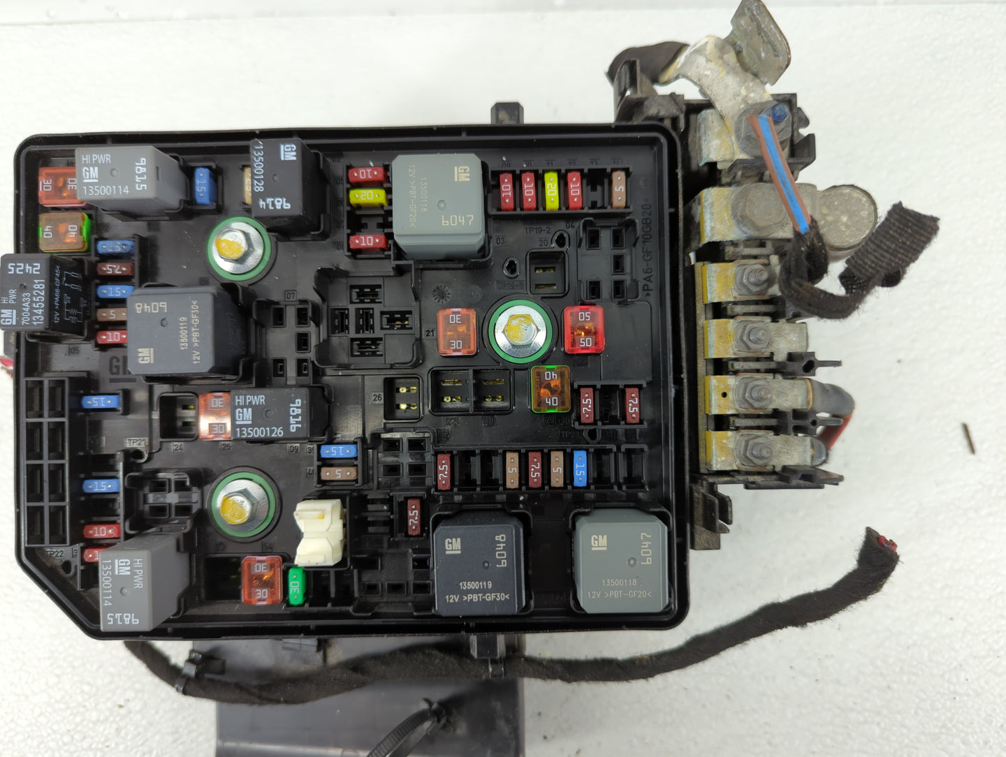 2018 Chevrolet Cruze Fusebox Fuse Box Panel Relay Module P/N:39049563 Fits OEM Used Auto Parts - Oemusedautoparts1.com