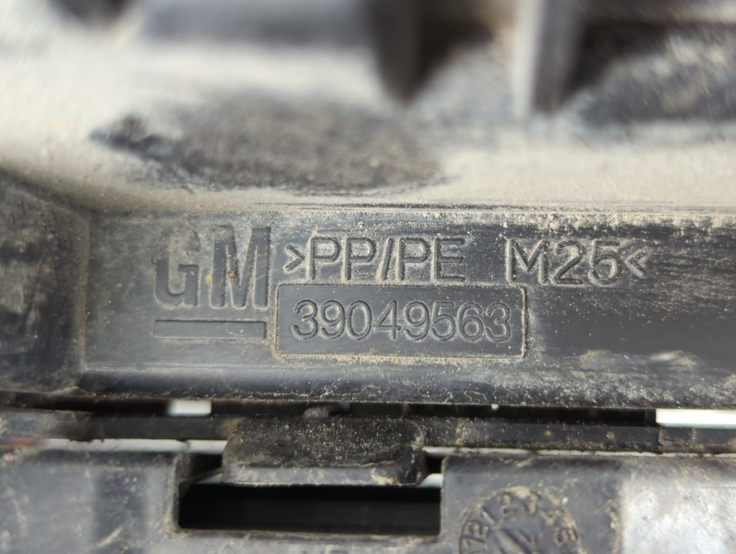 2018 Chevrolet Cruze Fusebox Fuse Box Panel Relay Module P/N:39049563 Fits OEM Used Auto Parts - Oemusedautoparts1.com