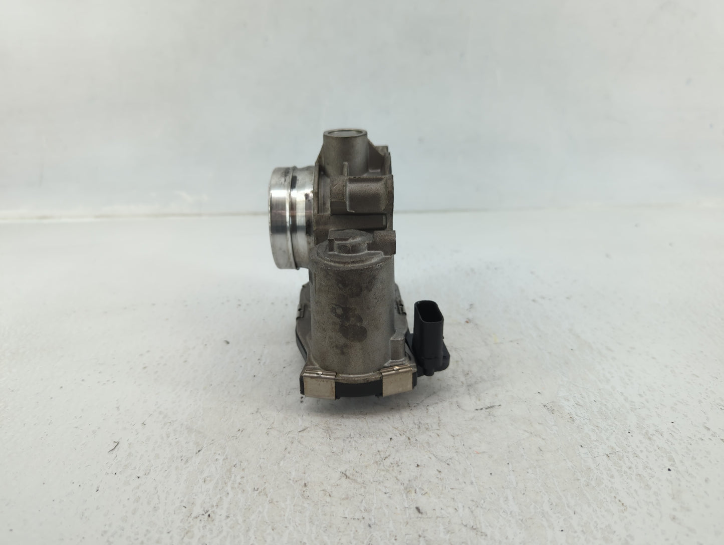 2017-2019 Chevrolet Cruze Throttle Body P/N:55496779AA Fits Fits 2017 2018 2019 OEM Used Auto Parts - Oemusedautoparts1.com
