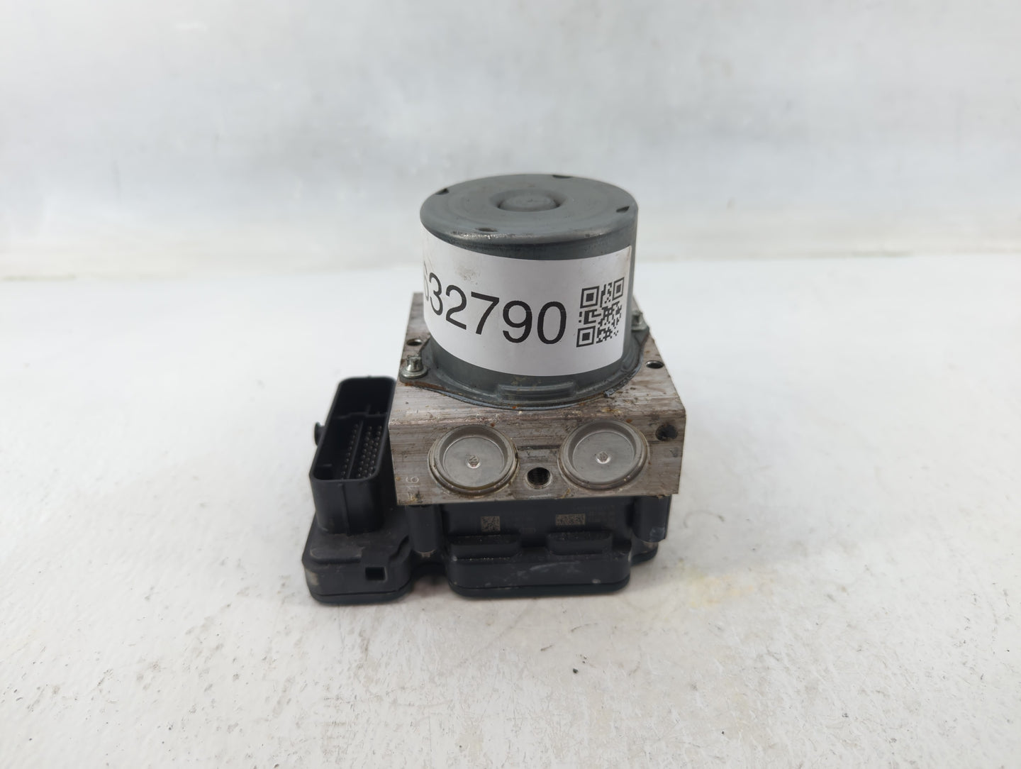 2018 Chevrolet Cruze ABS Pump Control Module Replacement P/N:065055766 Fits OEM Used Auto Parts - Oemusedautoparts1.com