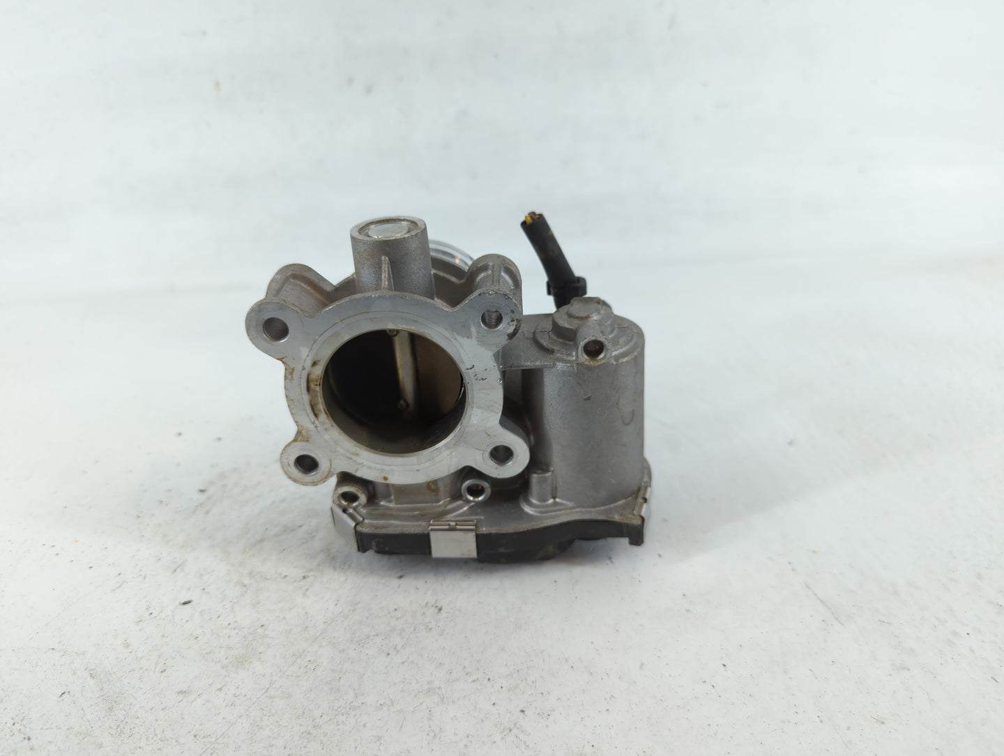 2017-2019 Chevrolet Cruze Throttle Body P/N:12671379AA Fits Fits 2016 2017 2018 2019 2020 2021 2022 OEM Used Auto Parts - Oe