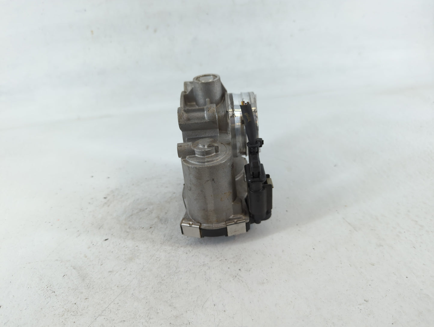 2017-2019 Chevrolet Cruze Throttle Body P/N:12671379AA Fits Fits 2016 2017 2018 2019 2020 2021 2022 OEM Used Auto Parts - Oe