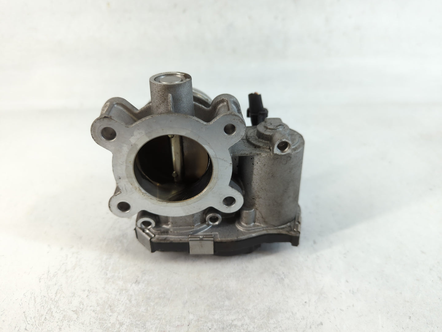 2017-2019 Chevrolet Cruze Throttle Body P/N:12671379AA Fits Fits 2016 2017 2018 2019 2020 2021 2022 OEM Used Auto Parts - Oe