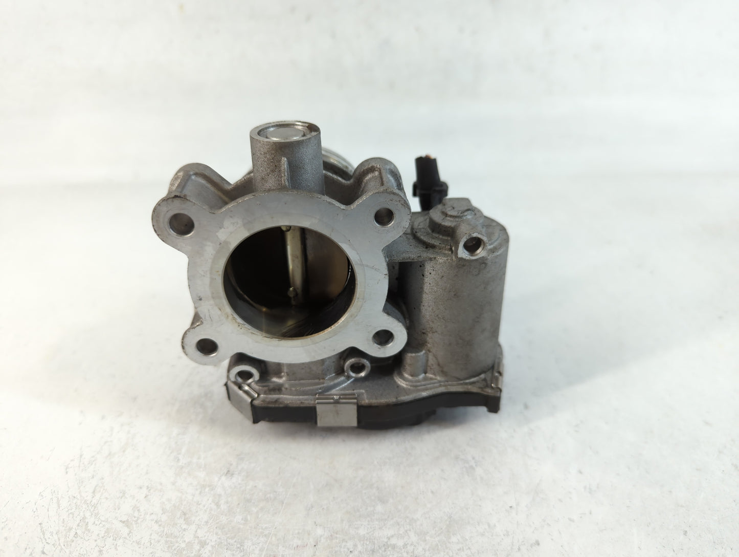 2017-2019 Chevrolet Cruze Throttle Body P/N:12671379AA Fits Fits 2016 2017 2018 2019 2020 2021 2022 OEM Used Auto Parts - Oe