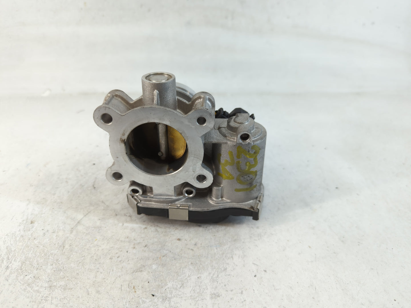 2017-2019 Chevrolet Cruze Throttle Body P/N:12671379AA Fits Fits 2016 2017 2018 2019 2020 2021 2022 OEM Used Auto Parts - Oe