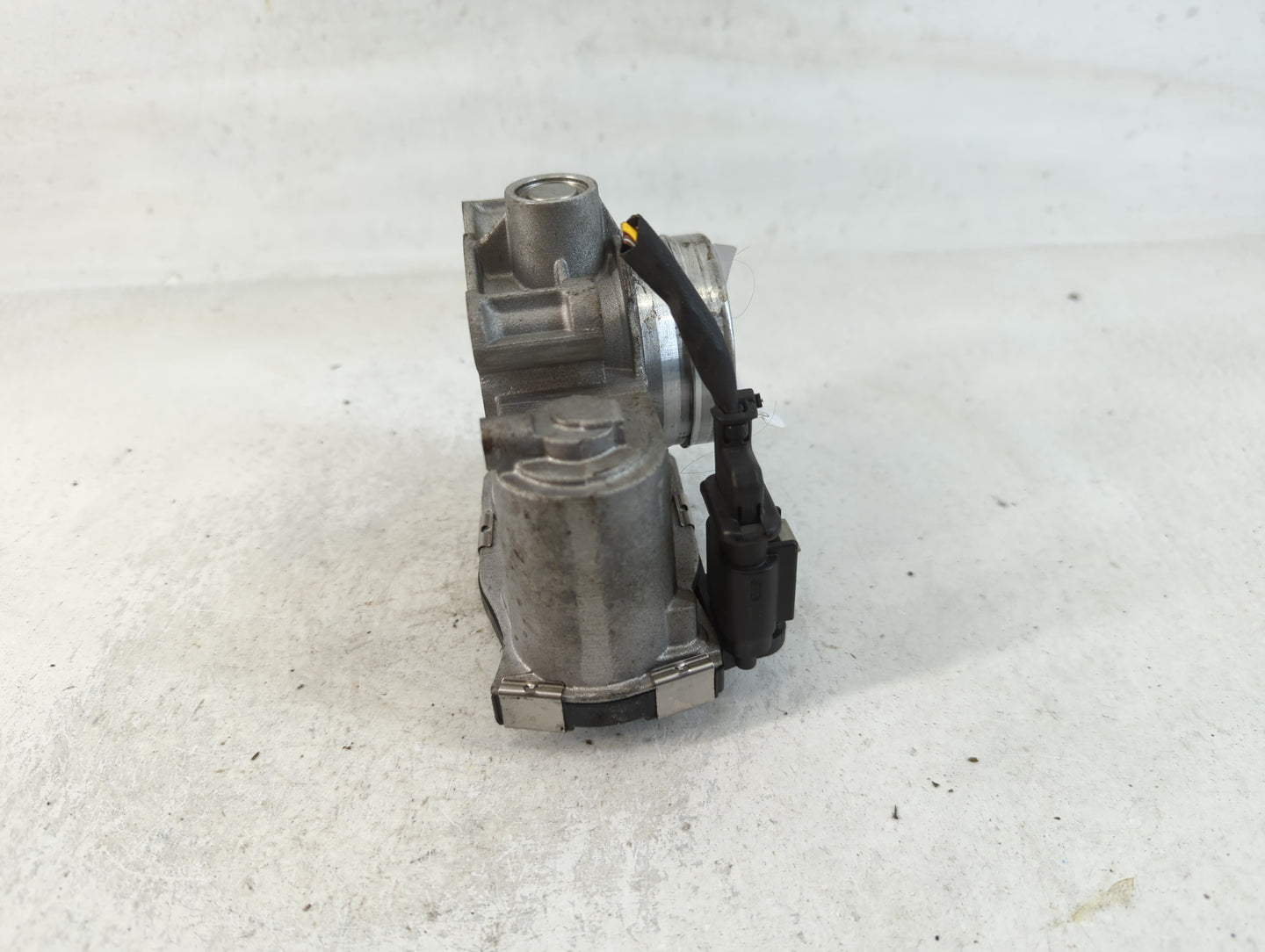2017-2019 Chevrolet Cruze Throttle Body P/N:12671379AA Fits Fits 2016 2017 2018 2019 2020 2021 2022 OEM Used Auto Parts - Oe