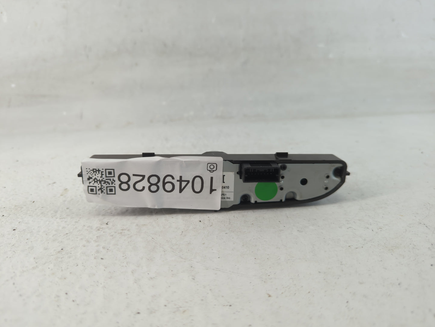 2018 Chevrolet Equinox Radio AM FM Cd Player Receiver Replacement P/N:42342517 Fits Fits 2017 OEM Used Auto Parts - Oemuseda