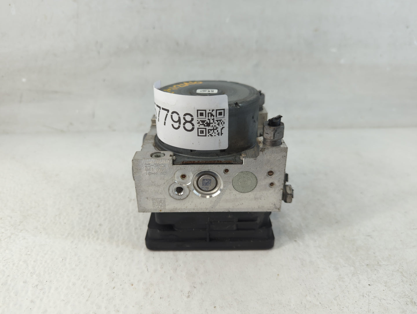 2018-2019 Chevrolet Equinox ABS Pump Control Module Replacement P/N:84342052 Fits Fits 2018 2019 2020 2021 OEM Used Auto Par