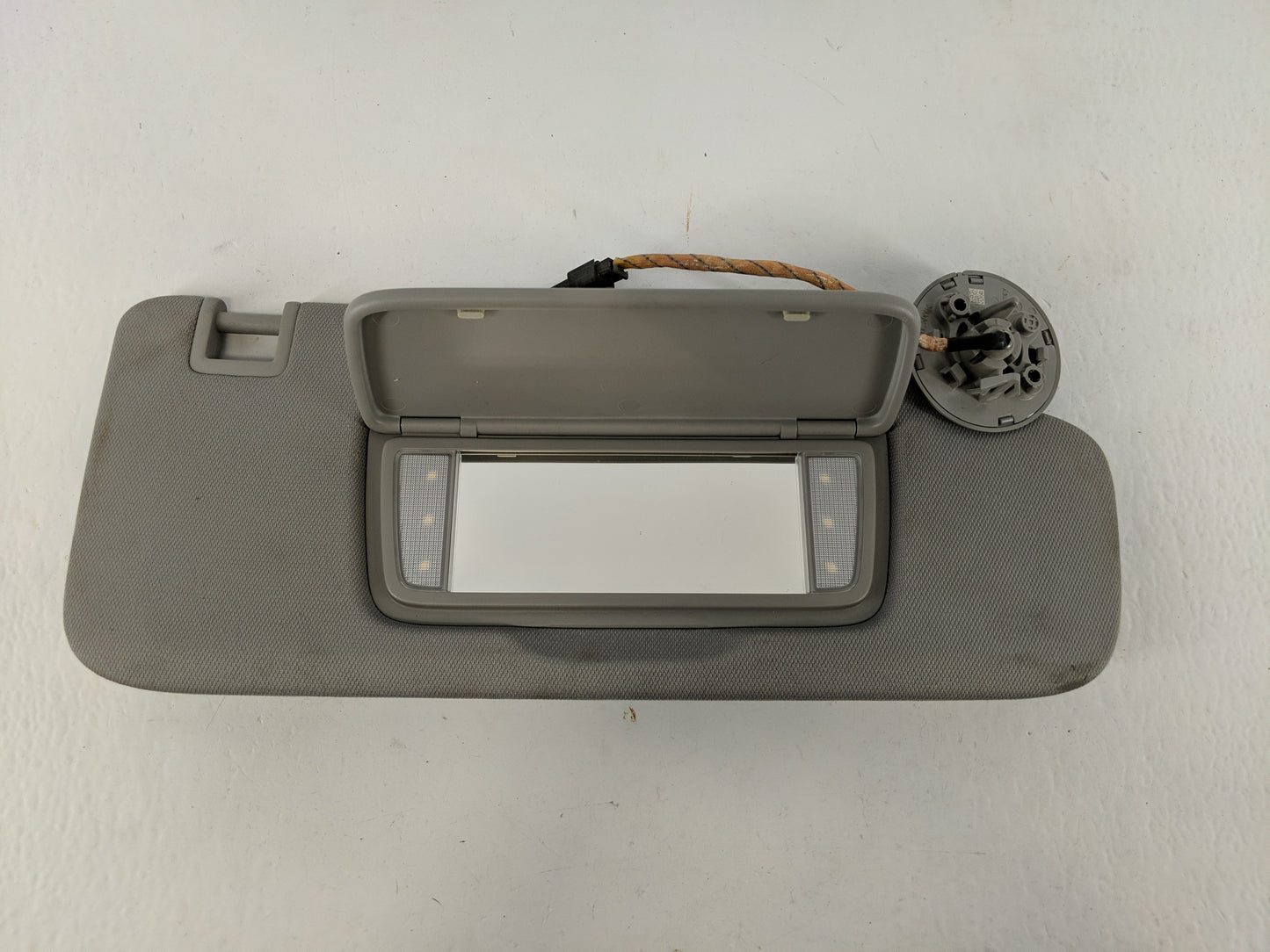 2018-2019 Chevrolet Equinox Sun Visor Shade Replacement Passenger Right Mirror Fits Fits 2018 2019 OEM Used Auto Parts - Oem