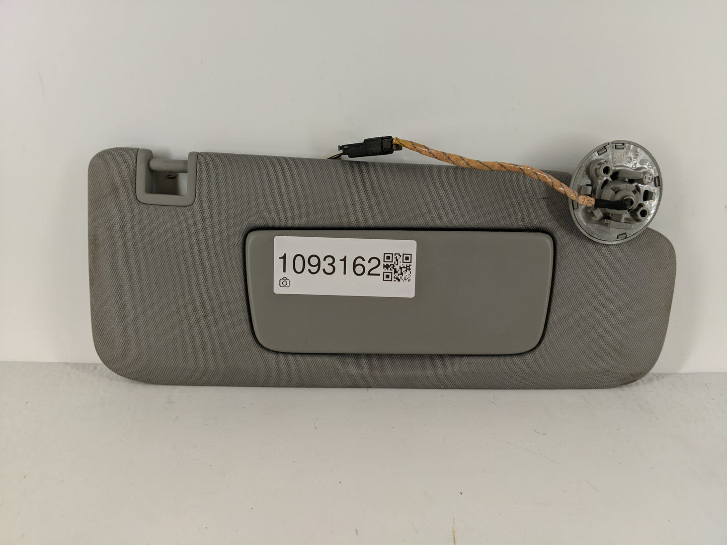 2018-2019 Chevrolet Equinox Sun Visor Shade Replacement Passenger Right Mirror Fits Fits 2018 2019 OEM Used Auto Parts - Oem