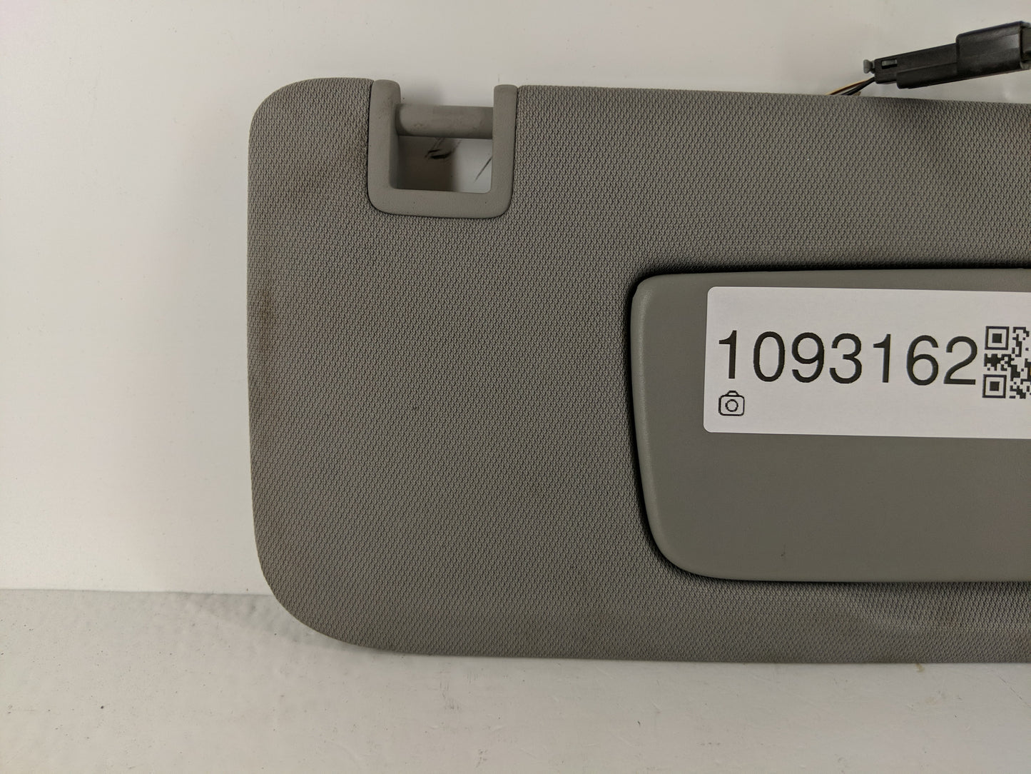 2018-2019 Chevrolet Equinox Sun Visor Shade Replacement Passenger Right Mirror Fits Fits 2018 2019 OEM Used Auto Parts - Oem