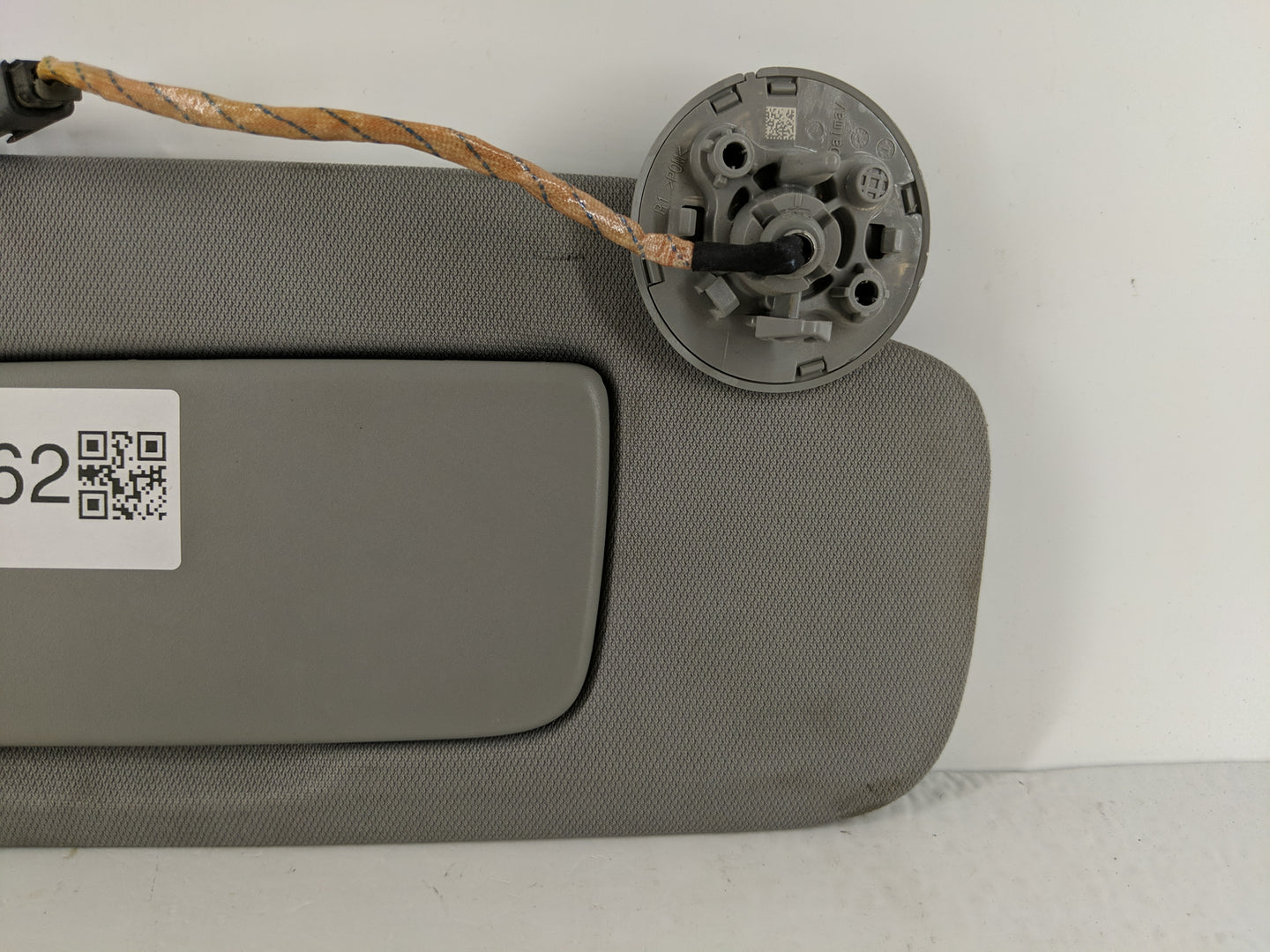 2018-2019 Chevrolet Equinox Sun Visor Shade Replacement Passenger Right Mirror Fits Fits 2018 2019 OEM Used Auto Parts - Oem