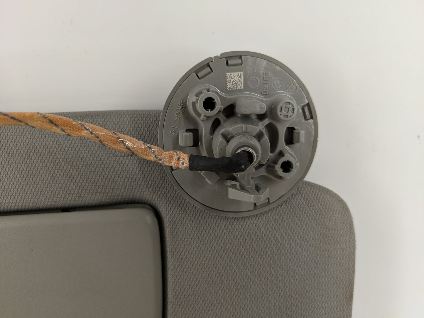 2018-2019 Chevrolet Equinox Sun Visor Shade Replacement Passenger Right Mirror Fits Fits 2018 2019 OEM Used Auto Parts - Oem