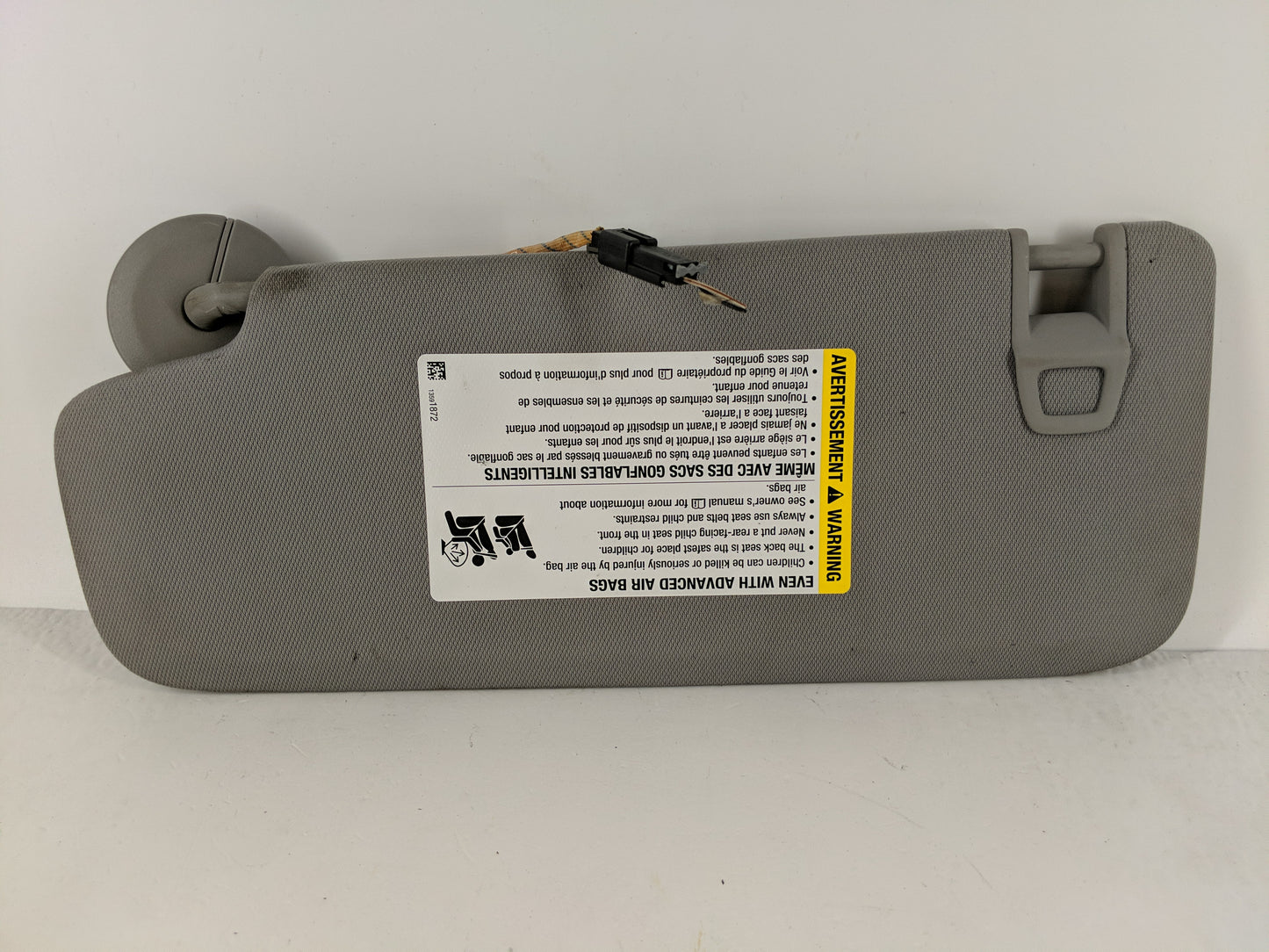 2018-2019 Chevrolet Equinox Sun Visor Shade Replacement Passenger Right Mirror Fits Fits 2018 2019 OEM Used Auto Parts - Oem