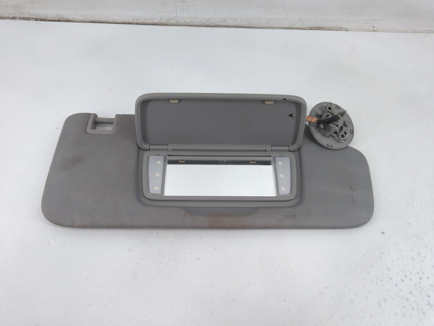 2018-2019 Chevrolet Equinox Sun Visor Shade Replacement Passenger Right Mirror Fits Fits 2018 2019 OEM Used Auto Parts - Oem