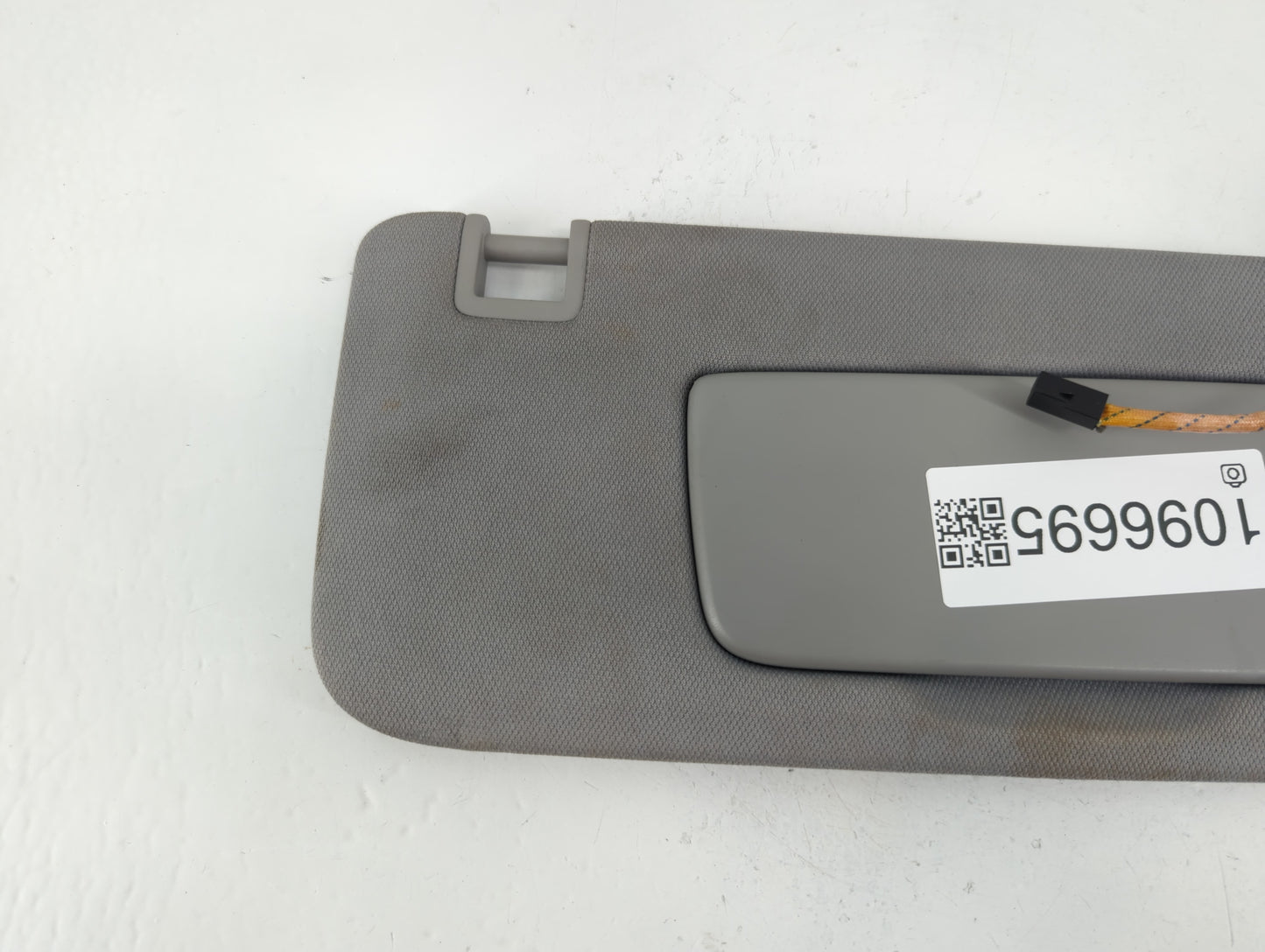 2018-2019 Chevrolet Equinox Sun Visor Shade Replacement Passenger Right Mirror Fits Fits 2018 2019 OEM Used Auto Parts - Oem