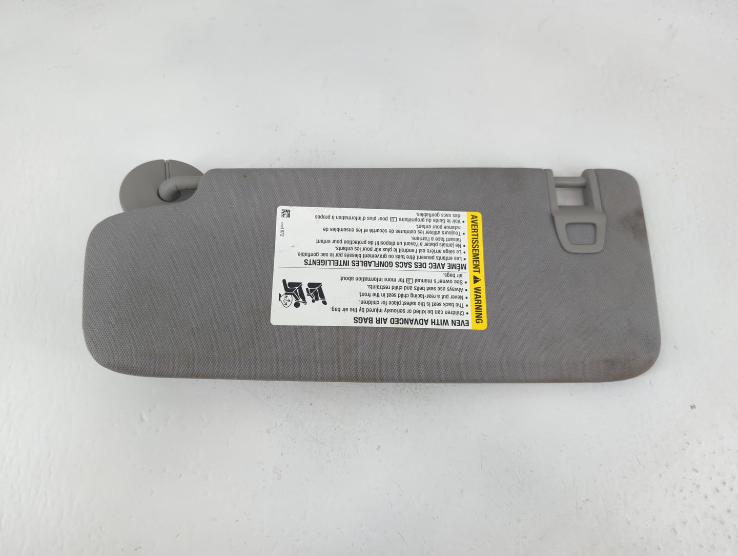 2018-2019 Chevrolet Equinox Sun Visor Shade Replacement Passenger Right Mirror Fits Fits 2018 2019 OEM Used Auto Parts - Oem