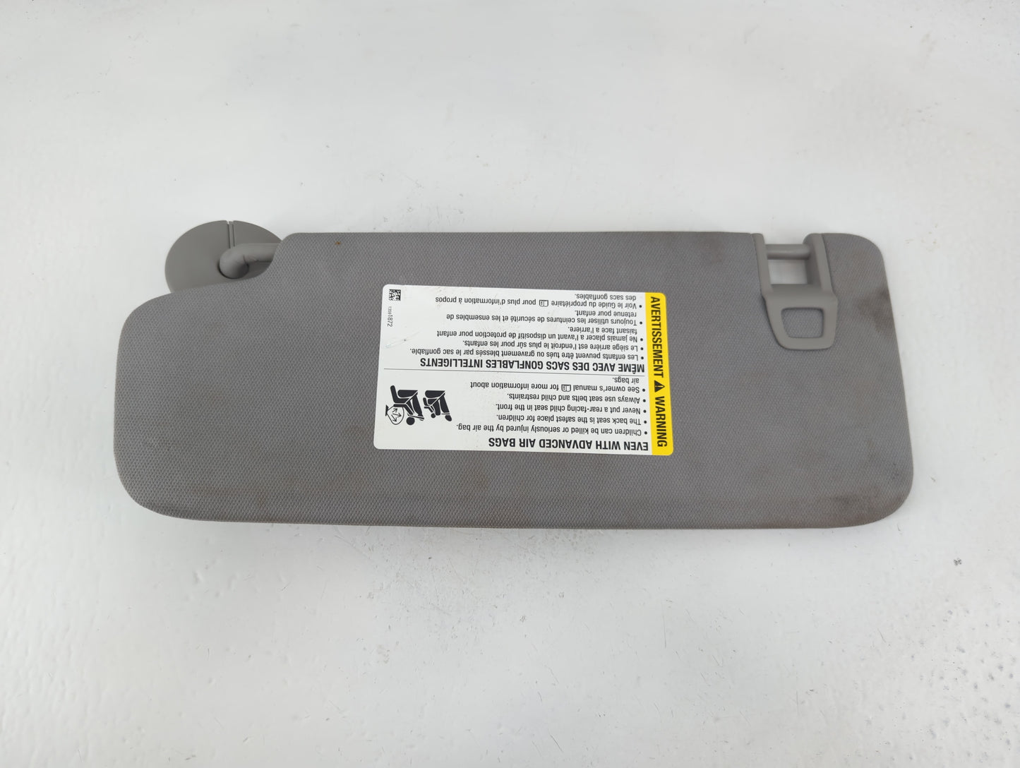 2018-2019 Chevrolet Equinox Sun Visor Shade Replacement Passenger Right Mirror Fits Fits 2018 2019 OEM Used Auto Parts - Oem