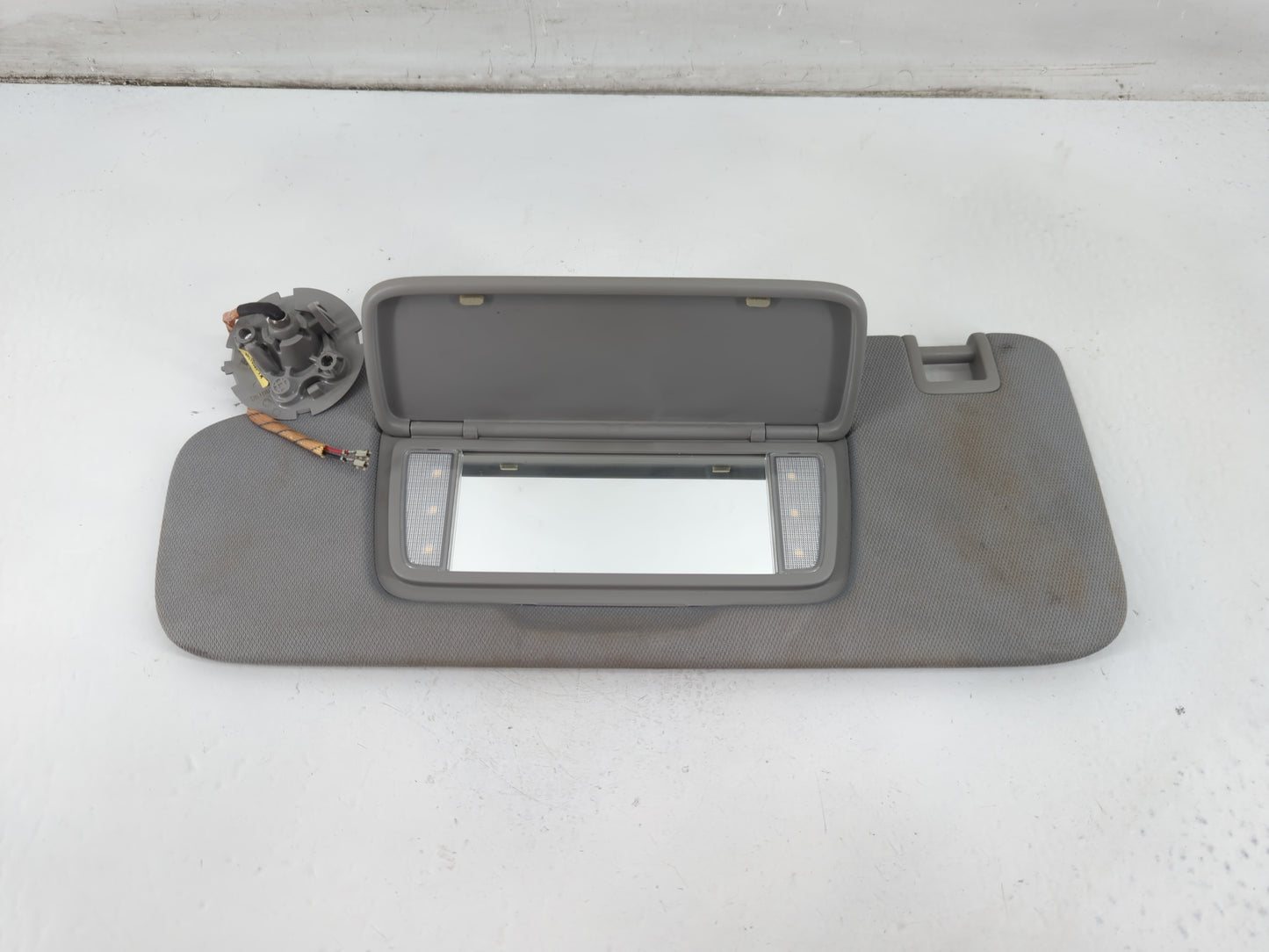2018-2019 Chevrolet Equinox Sun Visor Shade Replacement Driver Left Mirror Fits Fits 2018 2019 OEM Used Auto Parts - Oemused