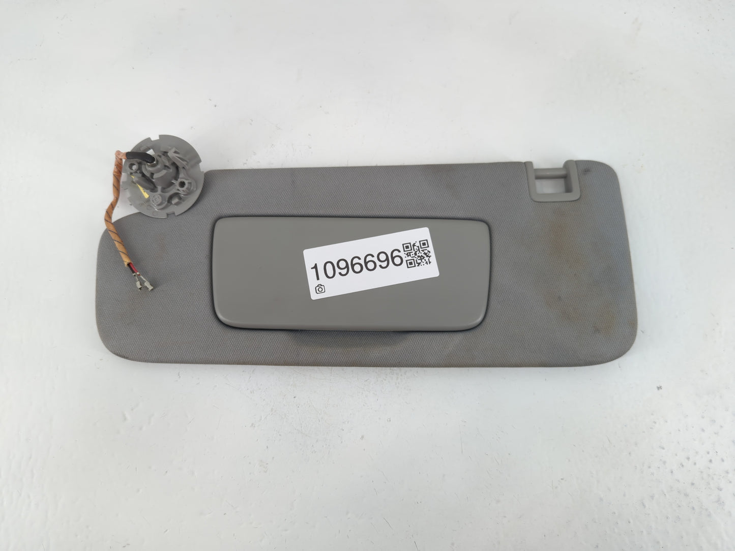 2018-2019 Chevrolet Equinox Sun Visor Shade Replacement Driver Left Mirror Fits Fits 2018 2019 OEM Used Auto Parts - Oemused