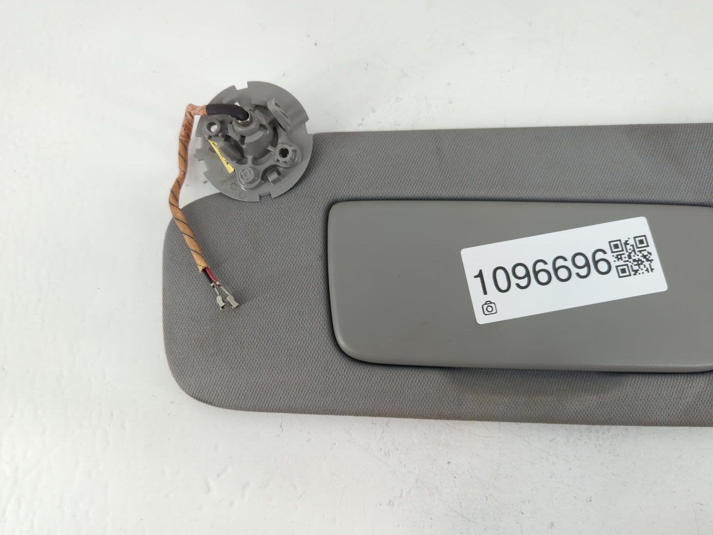 2018-2019 Chevrolet Equinox Sun Visor Shade Replacement Driver Left Mirror Fits Fits 2018 2019 OEM Used Auto Parts - Oemused